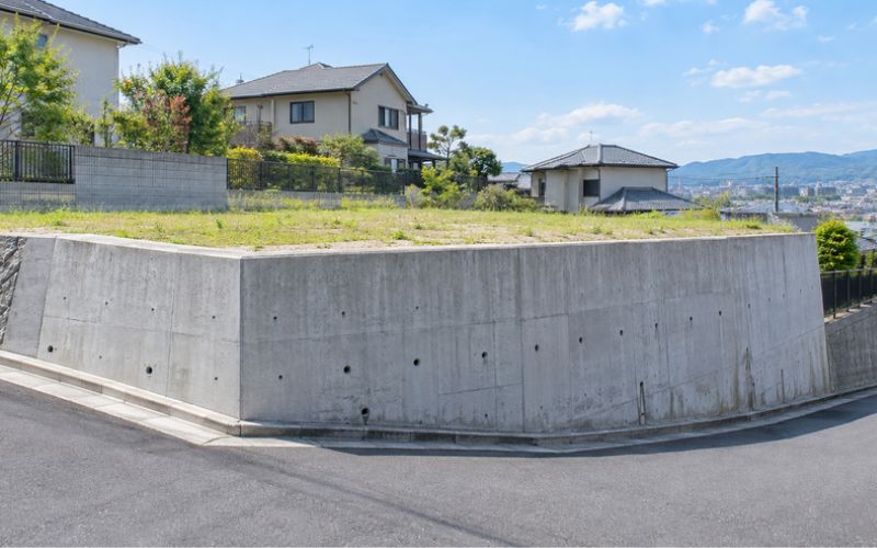 岡山市で擁壁のある土地は売却できる?