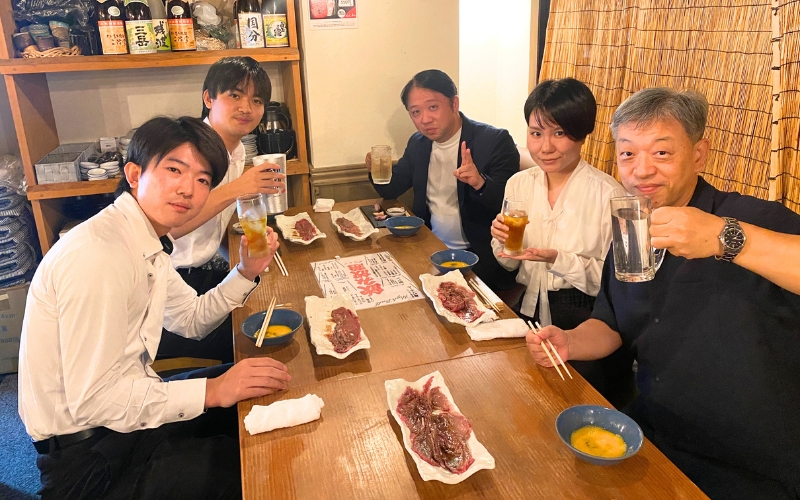 新しい仲間を囲んで。売買事業部の歓迎会の様子をご紹介