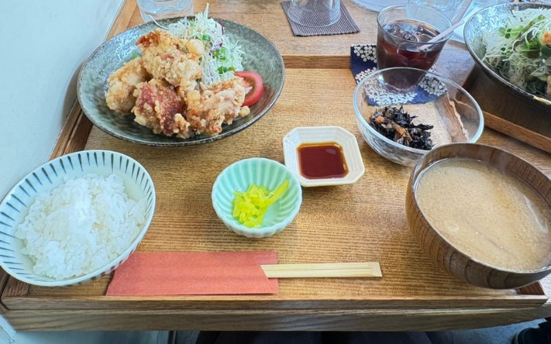 「【岡山市北区内山下】ボリューム満点！「キッチンほりぐち」のミニからあげ定食をレビュー」の見出し画像